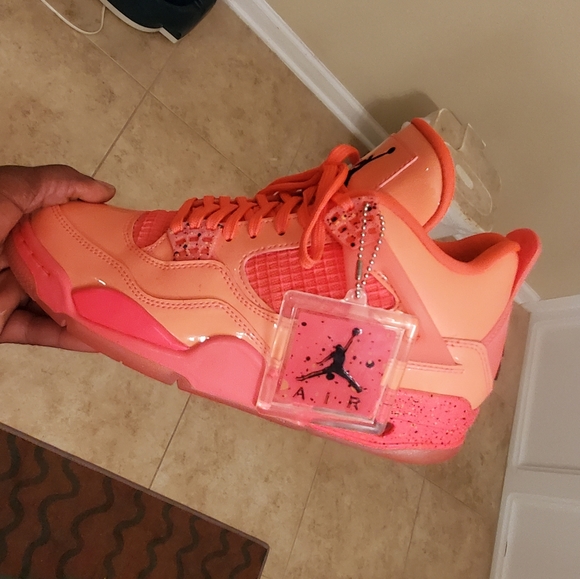 Jordan 4s Hot pink with Black - Picture 1 of 3